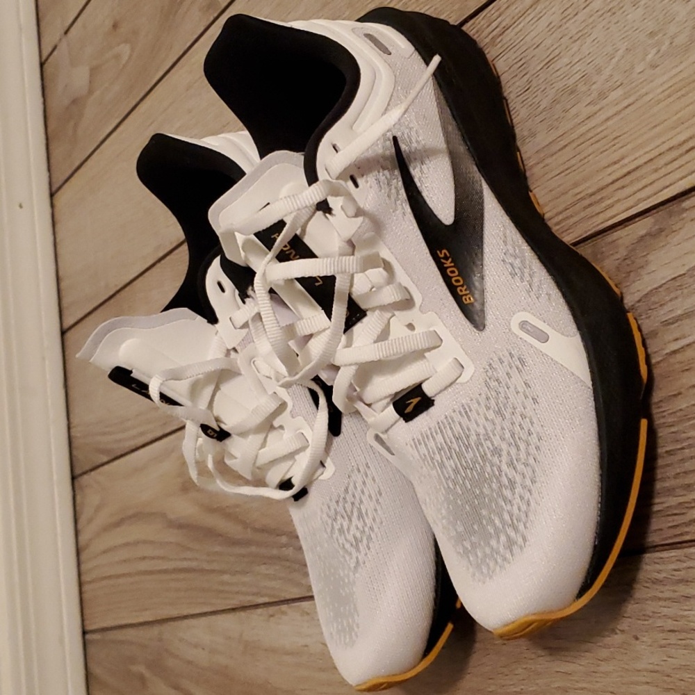 Brooks Launch 9